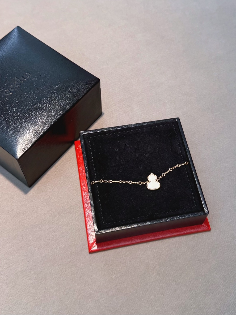 QEELIN Wulu 18K Rose Gold Bracelet With Mother-Of-Pearl